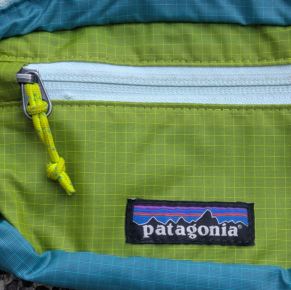 Patagonia Blue Green Ultralight Black Hole Hip Pack - Picture 3 of 5